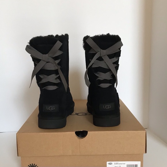 UGG Short Continuity Bow Boots - Picture 3 of 7